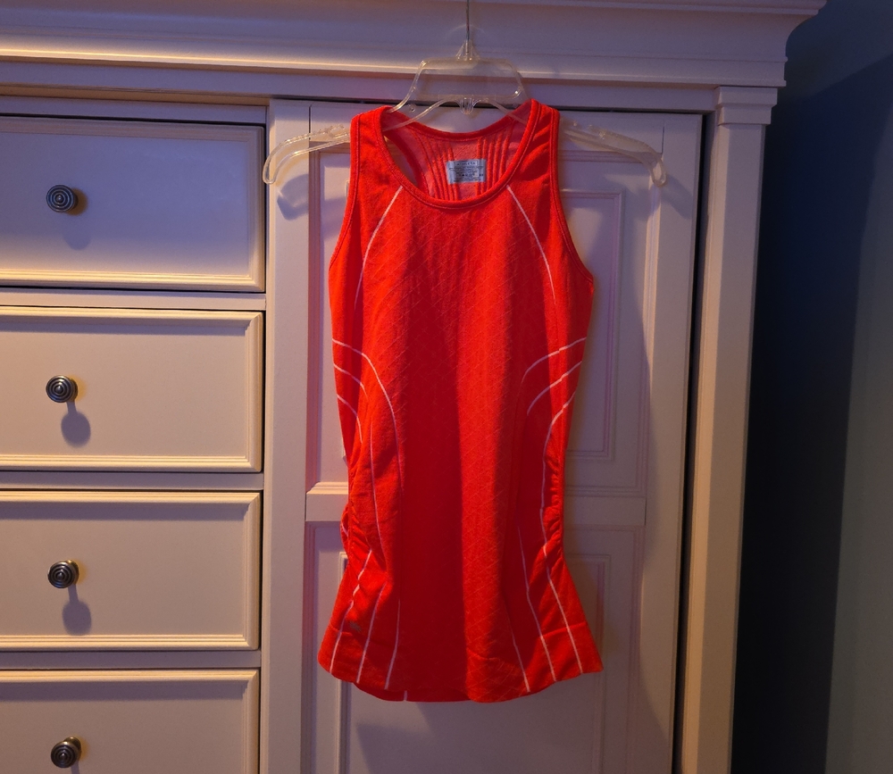 NWOT Athleta Finish Fast Reflective Tank Size XS Coral